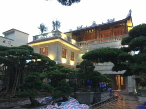 mặt tiền đá hoa cương