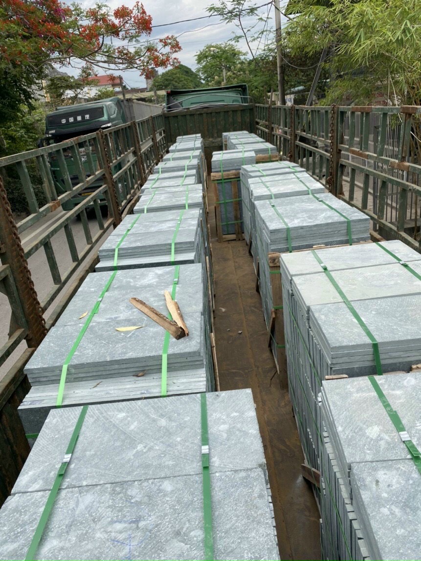 chuyến xe chở đá ong xám cho khách hàng