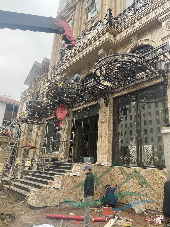 KHÁCH SẠN ỐP ĐÁ GRANITE VÀNG SOLARIUS