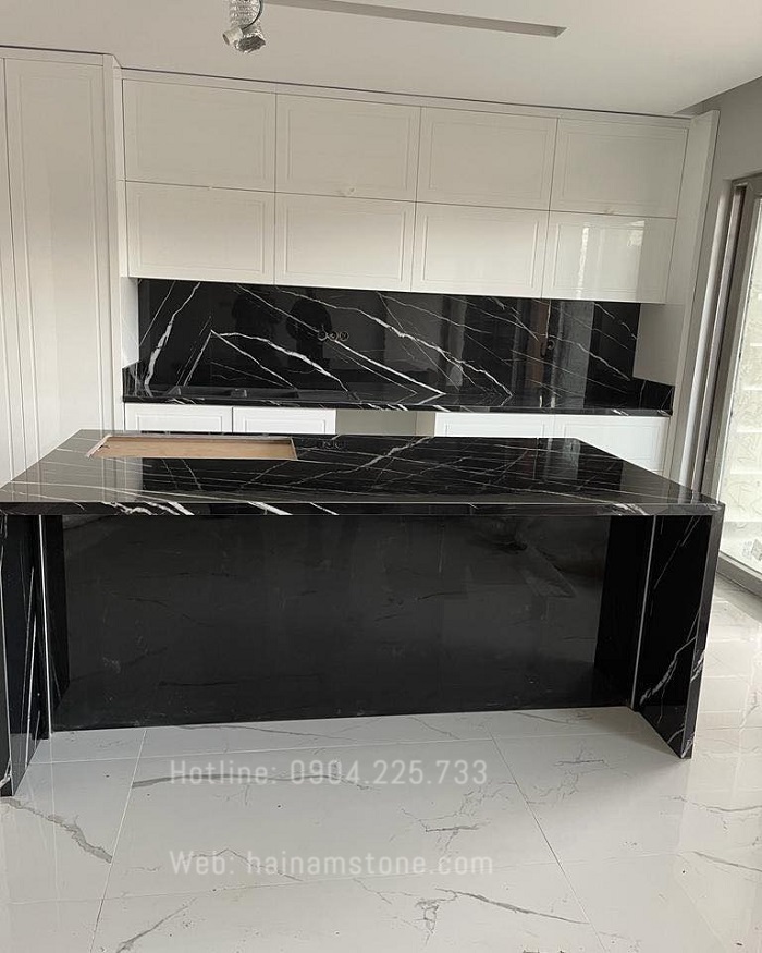 MẶT BÀN ĐÁ GRANITE ĐEN ĐIỂM NHẤN TINH TẾ CHO NHÀ BẾP 2024