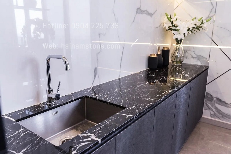 MẶT BÀN ĐÁ GRANITE ĐEN ĐIỂM NHẤN TINH TẾ CHO NHÀ BẾP 2024