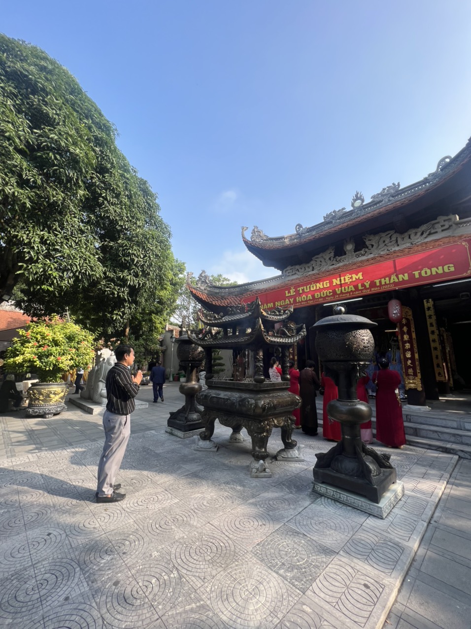 https://hainamstone.com/cong-ty-da-hai-nam-gop-mat-tai-le-tuong-niem-885-ngay-hoa-duc-vua-ly-than-tong/