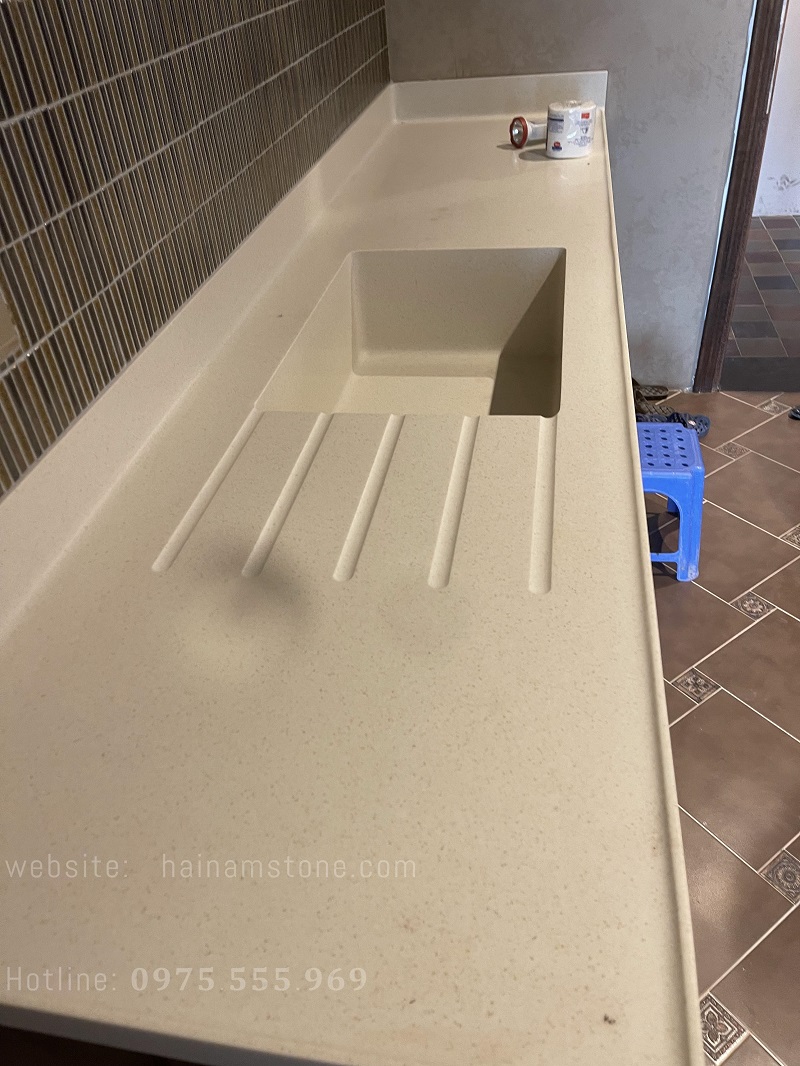 MẶT BÀN BẾP LIỀN KHỐI VỚI CHẬU RỬA XU HƯỚNG MỚI CHO NHÀ BẾP