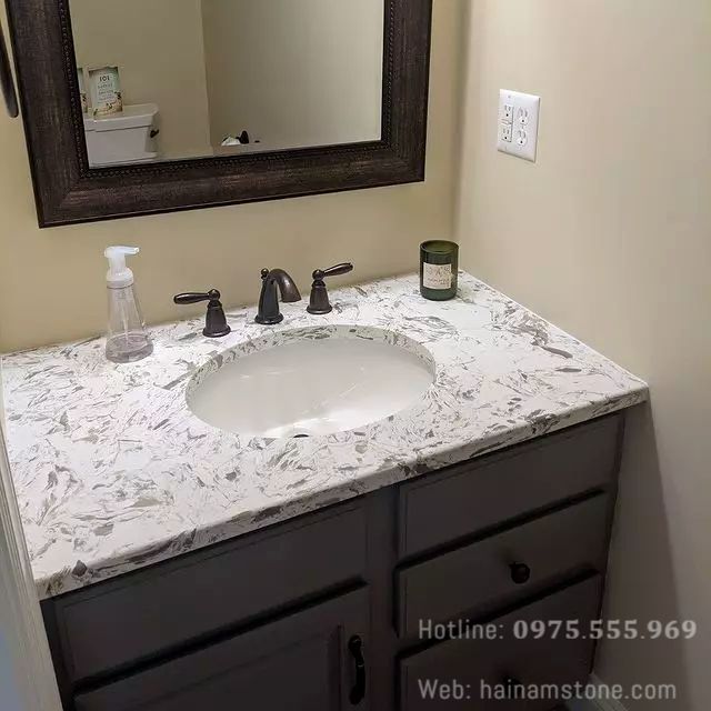 MẶT BÀN ĐÁ TỰ NHIÊN NÀO TỐT NHẤT CHO NHÀ TẮM CỦA BẠN? 