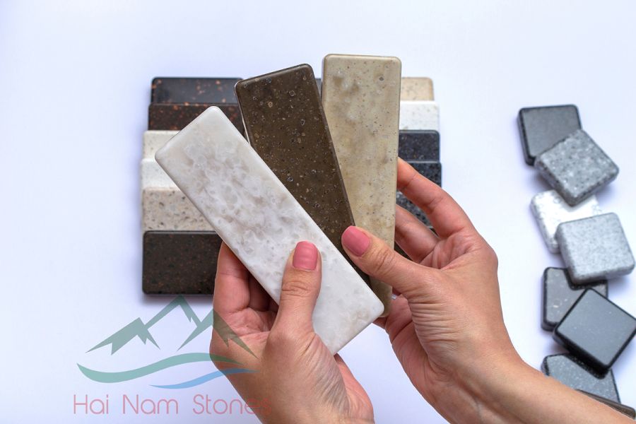 MẶT BÀN ĐÁ TỰ NHIÊN NÀO TỐT NHẤT CHO NHÀ TẮM CỦA BẠN?